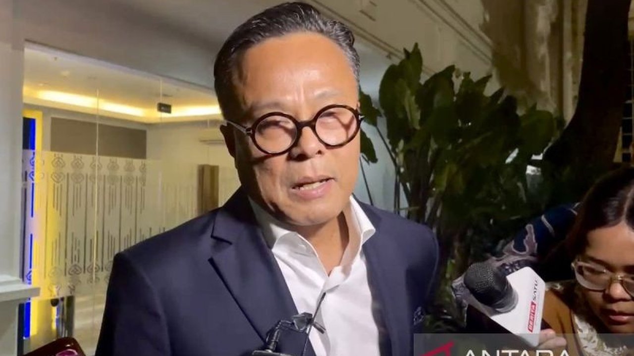 Kepala BP BUMN Dony Oskaria tegaskan sinergi BP BUMN Danantara vital untuk akselerasi transformasi BUMN. Terungkap, Dony juga masih menjabat di Danantara. Apa dampaknya?