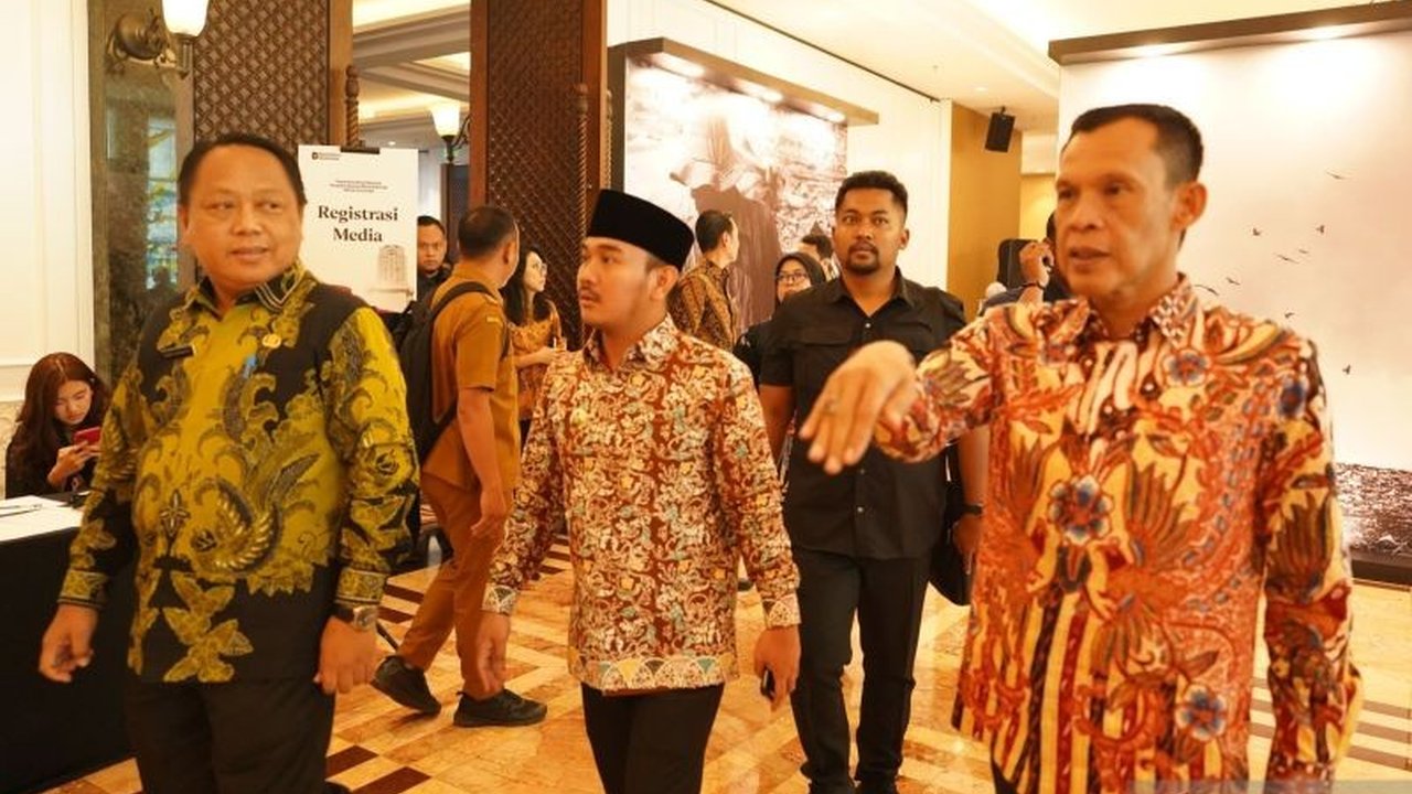 Pemkab Bekasi telah menyerahkan berkas program PSEL Waste to Energy kepada Kementerian Investasi, menandai langkah maju dalam mengatasi darurat sampah dan menargetkan realisasi awal 2026.