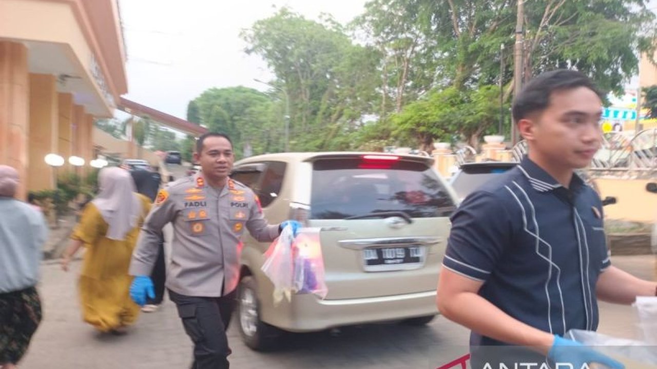 Puluhan siswa di Kabupaten Banjar dilarikan ke rumah sakit usai diduga mengalami keracunan MBG. Polres Banjar siapkan posko khusus dan selidiki penyebab insiden ini. Apa hasil uji lab makanan?