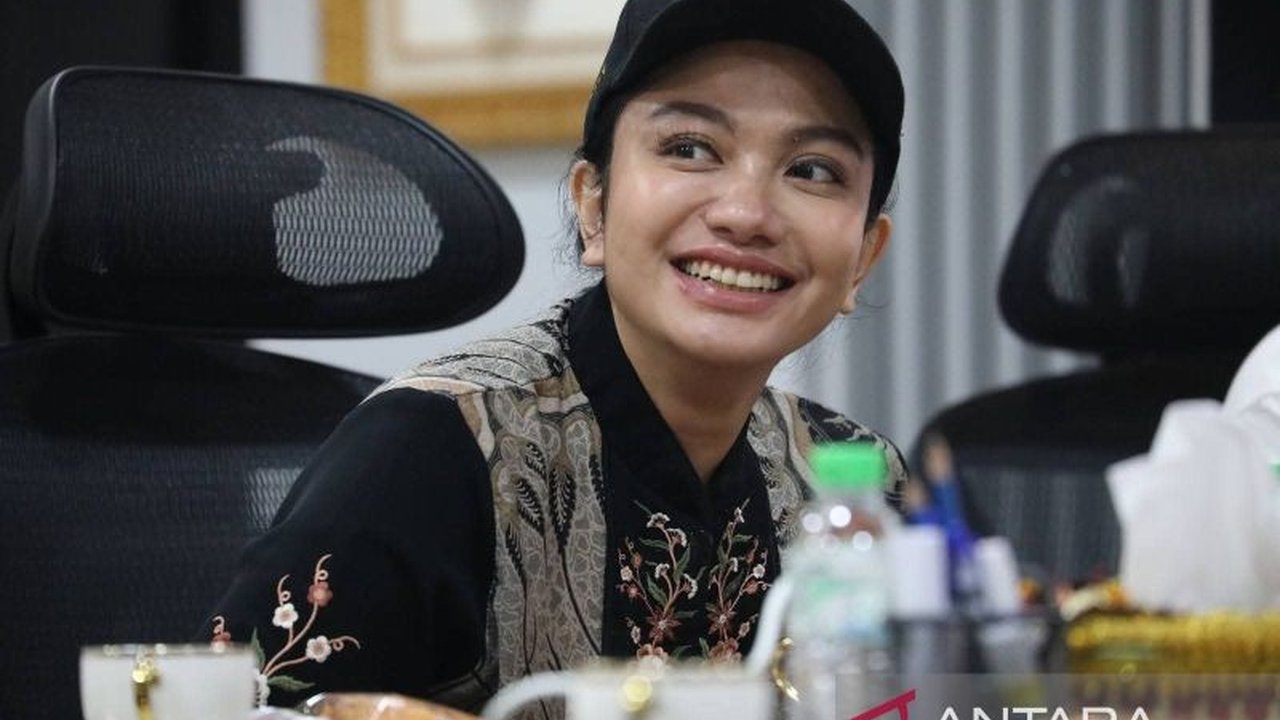 Kementerian Sosial (Kemensos) RI menyetujui pembangunan Sekolah Rakyat Dharmasraya senilai Rp200 miliar, menawarkan pendidikan gratis bagi 1.000 siswa prasejahtera. Bagaimana dampak signifikan program ini bagi Sumatera Barat?