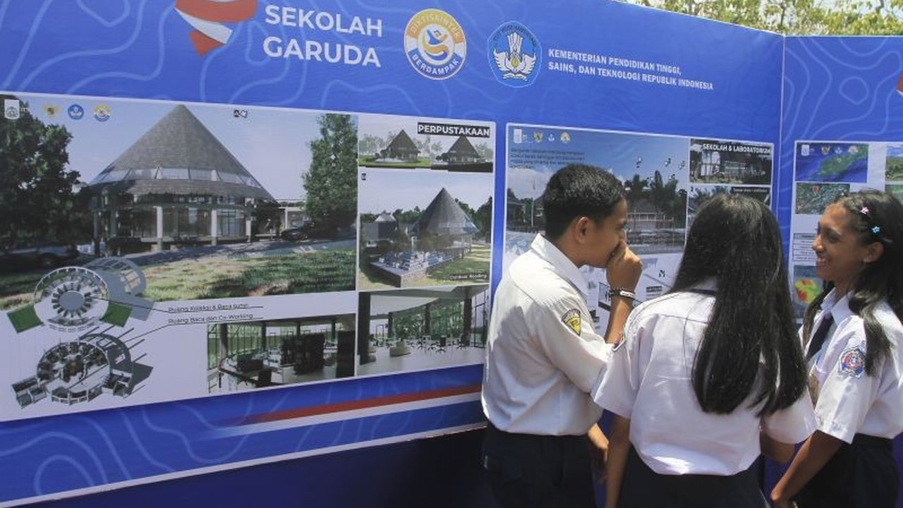 Wakil Menteri Pendidikan Tinggi, Sains dan Teknologi (Wamendiktisaintek) Fauzan berharap kehadiran Sekolah Garuda NTT di Kota Soe akan menginspirasi dan menjadi 'virus positif' bagi semangat pendidikan di TTS dan seluruh provinsi. Simak selengkapnya!