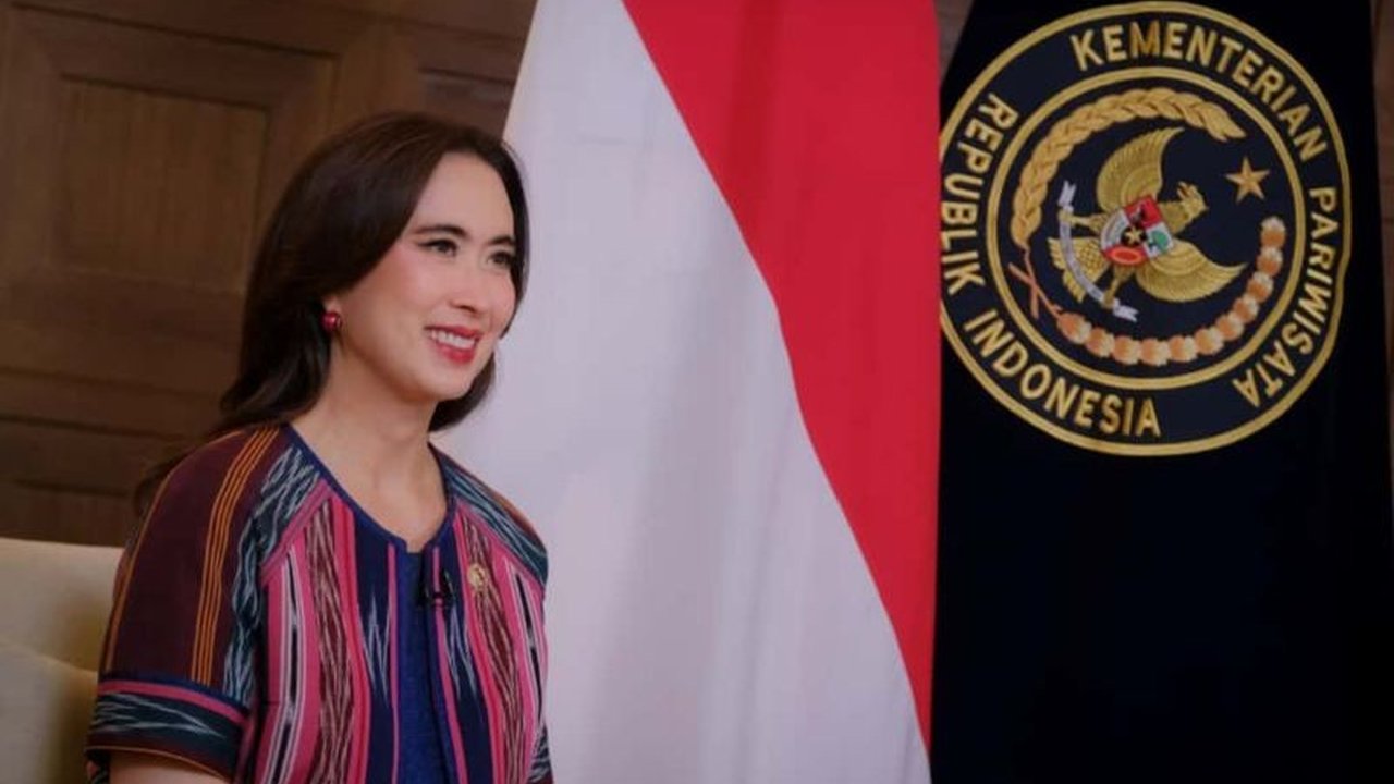 Kunjungan Wisman ke Indonesia melonjak drastis, mencapai rekor tertinggi sejak pandemi COVID-19. Simak bagaimana pariwisata nasional bangkit dan dampaknya bagi ekonomi negara!