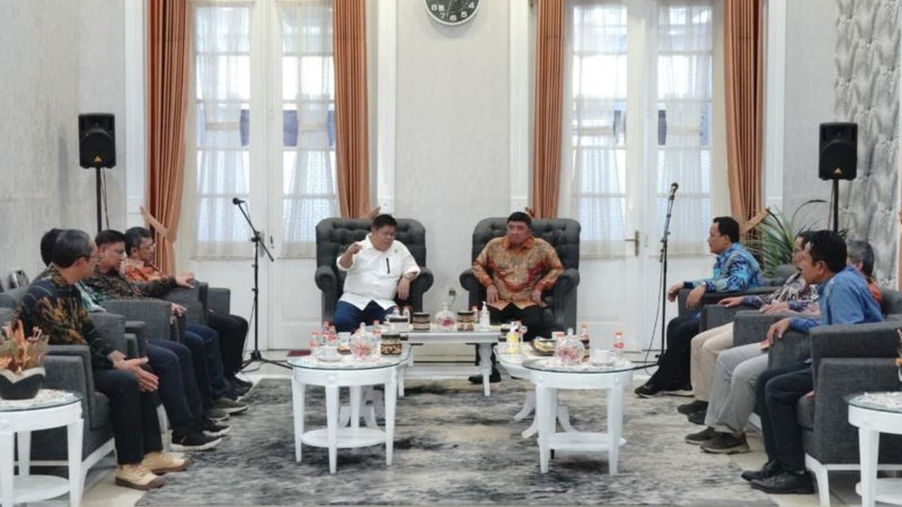 Kementerian Ketenagakerjaan (Kemenaker) akan menggelar pelatihan agroforestri skala besar di Garut, menargetkan ribuan peserta untuk meningkatkan keterampilan pertanian dan menekan angka pengangguran. Siapkah Garut menyambut peluang ini?