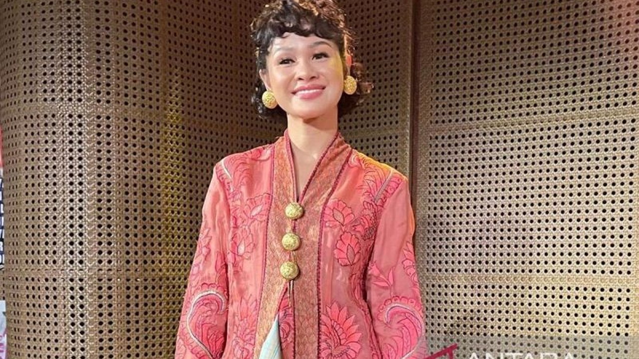 Konser 'Andien Suarasmara' merayakan 25 tahun karir Andien Aisyah pada 15 November 2025 di Istora Senayan, Jakarta, menampilkan bintang lintas generasi serta komitmen lingkungan dan sosial. Penasaran?