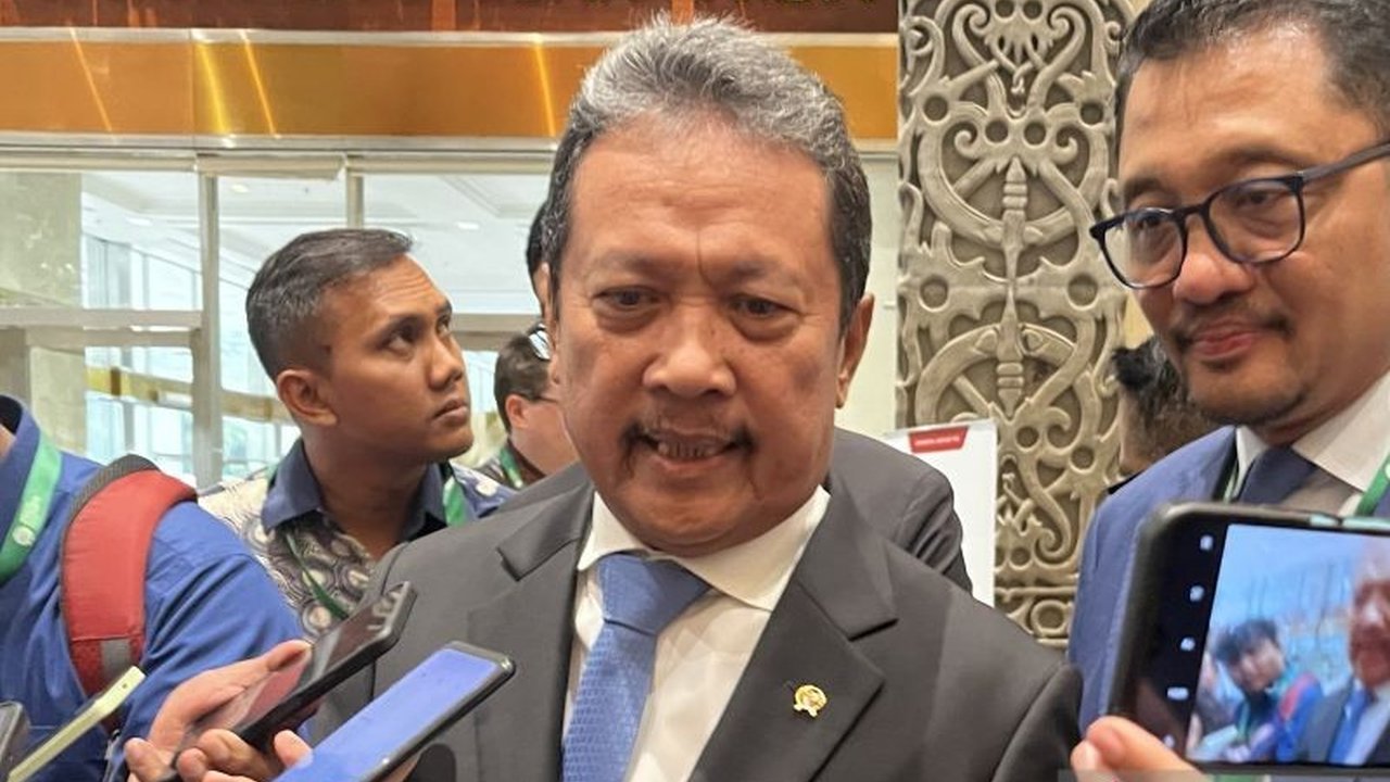 Menteri KP Sakti Wahyu Trenggono memastikan ekspor udang Indonesia ke AS bebas kontaminasi radiasi Cs-137. Negosiasi intens dengan US FDA tengah berlangsung, menjamin keamanan produk bahari.