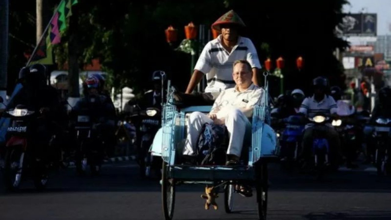 Pemerintah DIY berencana mengganti bentor dengan ribuan becak kayuh bertenaga alternatif untuk menata transportasi di Malioboro, demi kenyamanan dan kawasan rendah emisi.