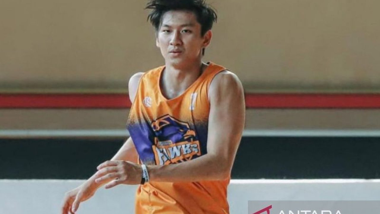 Pebasket Winston Swenjaya siap kembali ke lapangan setelah pulih total dari cedera ACL. Ia optimistis membawa Tangerang Hawks berprestasi di IBL 2026.