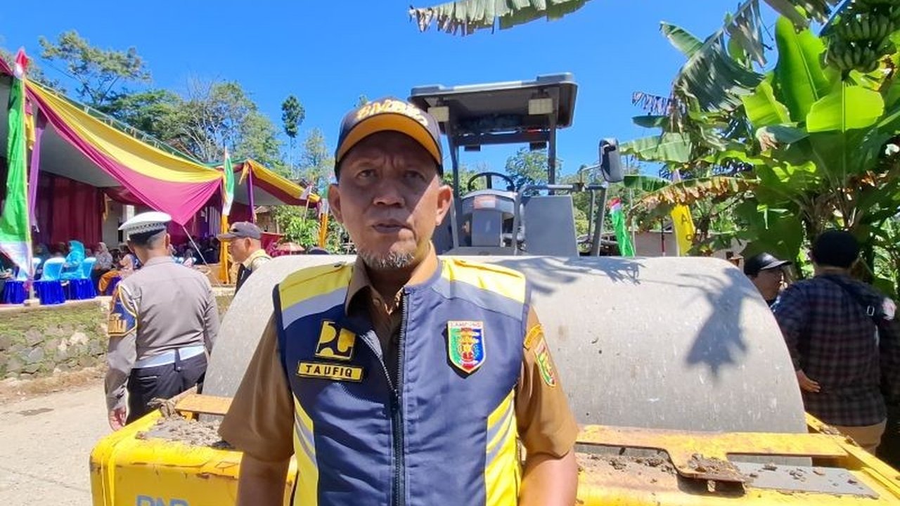 Pemprov Lampung terus mempercepat perbaikan jembatan demi konektivitas wilayah, dengan fokus pada jembatan berusia tua dan yang rusak berat, memastikan keamanan serta kelancaran lalu lintas bagi masyarakat Lampung.