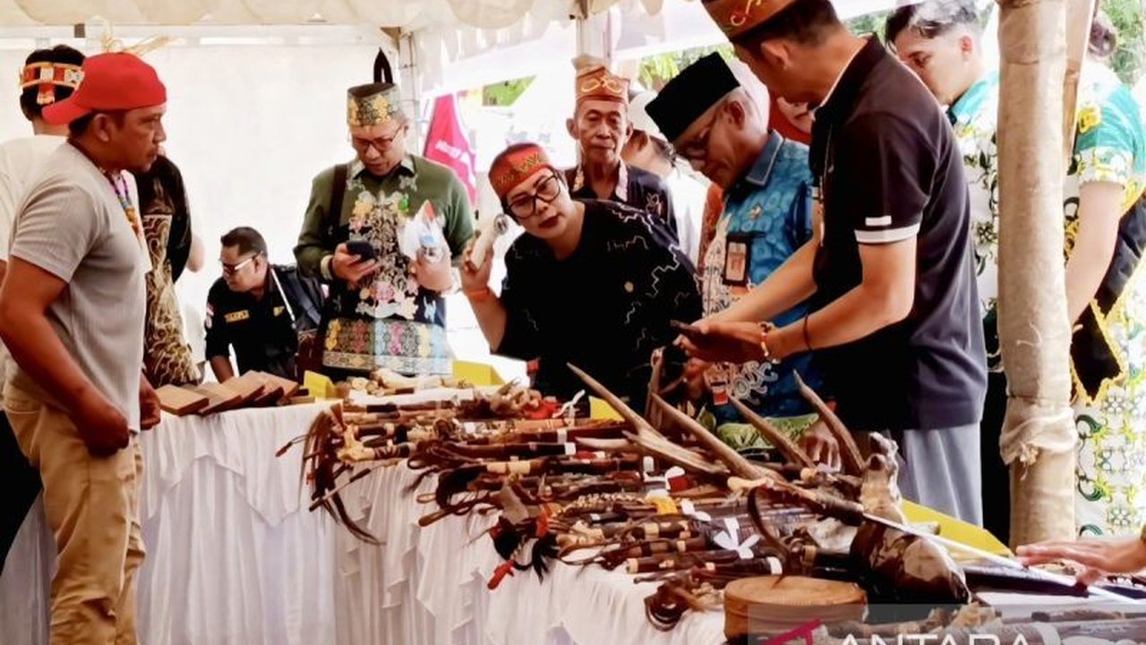 Balai Pelestarian Kebudayaan Wilayah XIII gencar melestarikan Mandau melalui pameran di Sampit, sekaligus mengusulkan senjata khas Dayak ini sebagai Warisan Budaya Dunia UNESCO. Simak selengkapnya!