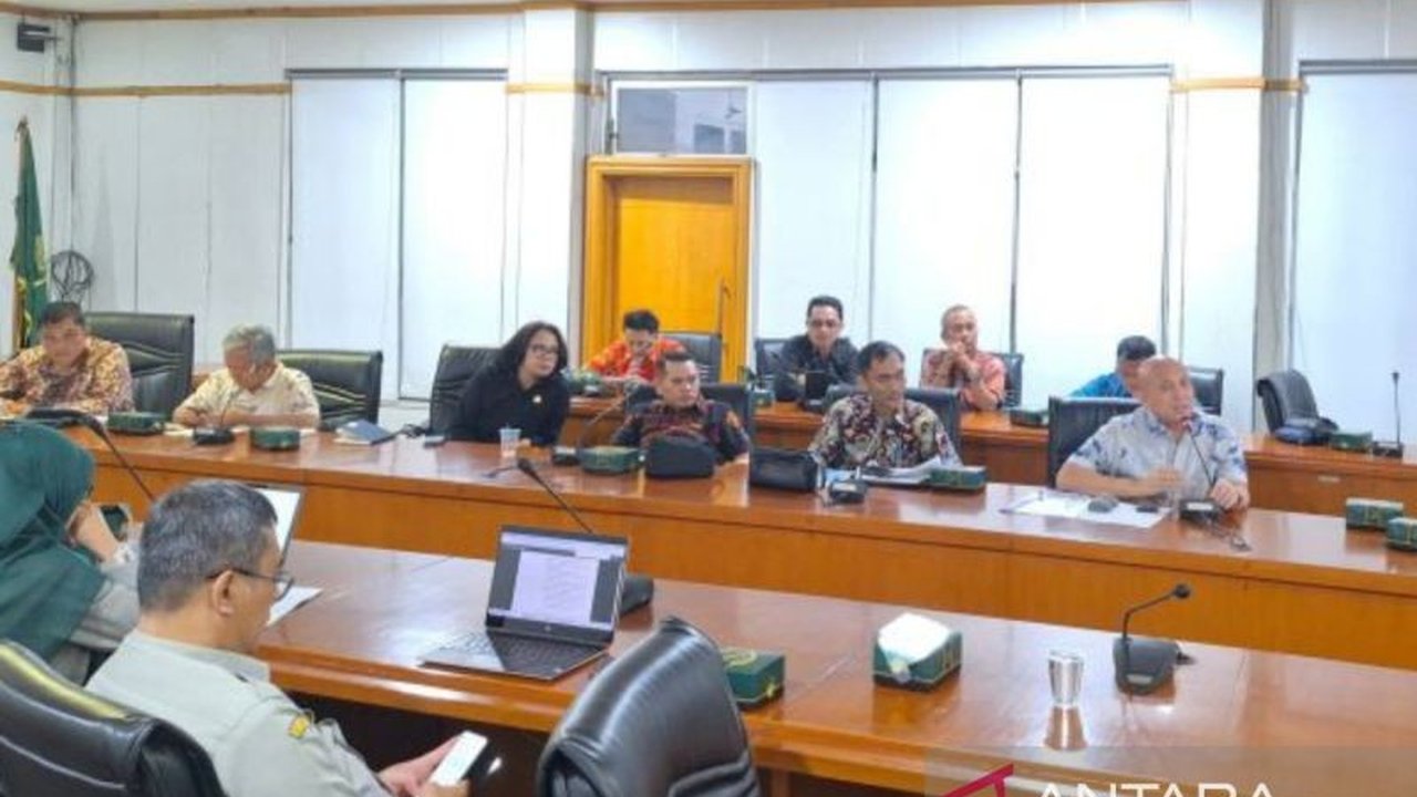 Dewan Perwakilan Rakyat Daerah (DPRD) Provinsi Kepulauan Bangka Belitung kawal serius permintaan petani Bangka Selatan ke Kementerian Pertanian terkait masalah irigasi. Debit air menurun drastis, mengancam produktivitas padi dan ketahanan pangan daerah. A