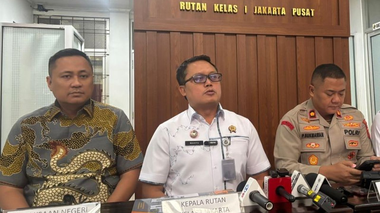 Artis Ammar Zoni terlibat kasus peredaran narkoba di Rutan Kelas 1 Jakarta Pusat sejak Januari 2025. Terungkap modusnya, ia diduga menampung dan mengedarkan sabu serta ganja.
