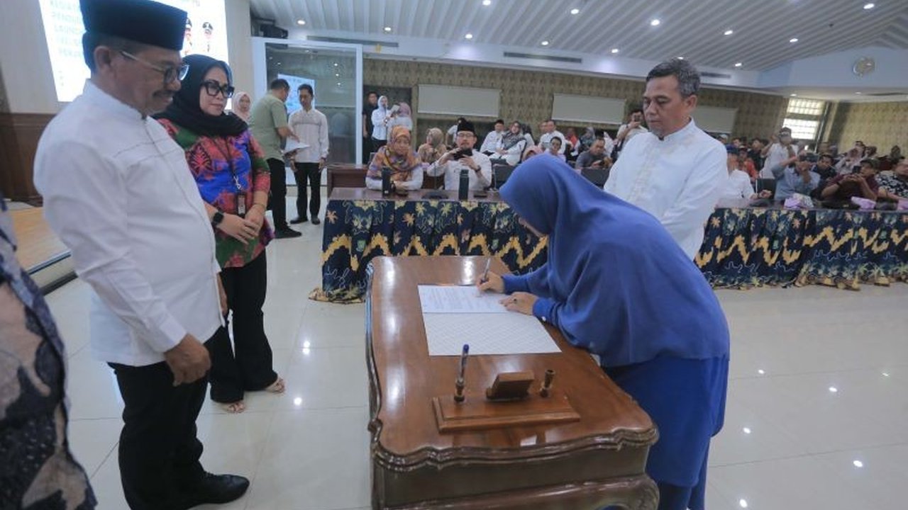 Pemerintah Kota Tangerang meluncurkan Sobat Dukcapil versi 2, inovasi layanan online yang mempermudah dan menggratiskan pengurusan dokumen kependudukan. Penasaran fitur barunya?