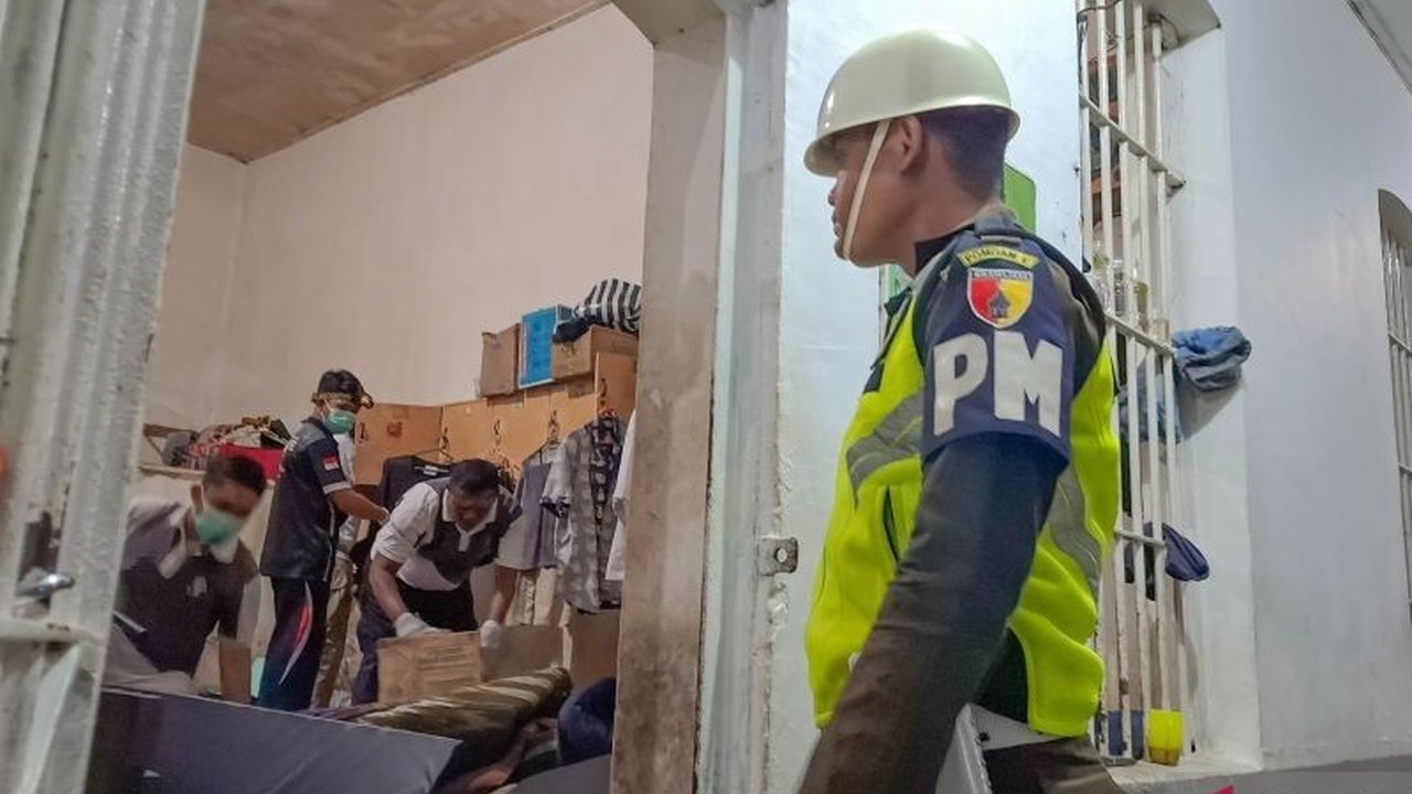 Dalam razia gabungan di Lapas Kediri, petugas berhasil mengamankan benda tajam rakitan, meski nihil temuan narkoba dan ponsel. Bagaimana upaya Lapas Kediri memerangi barang terlarang?