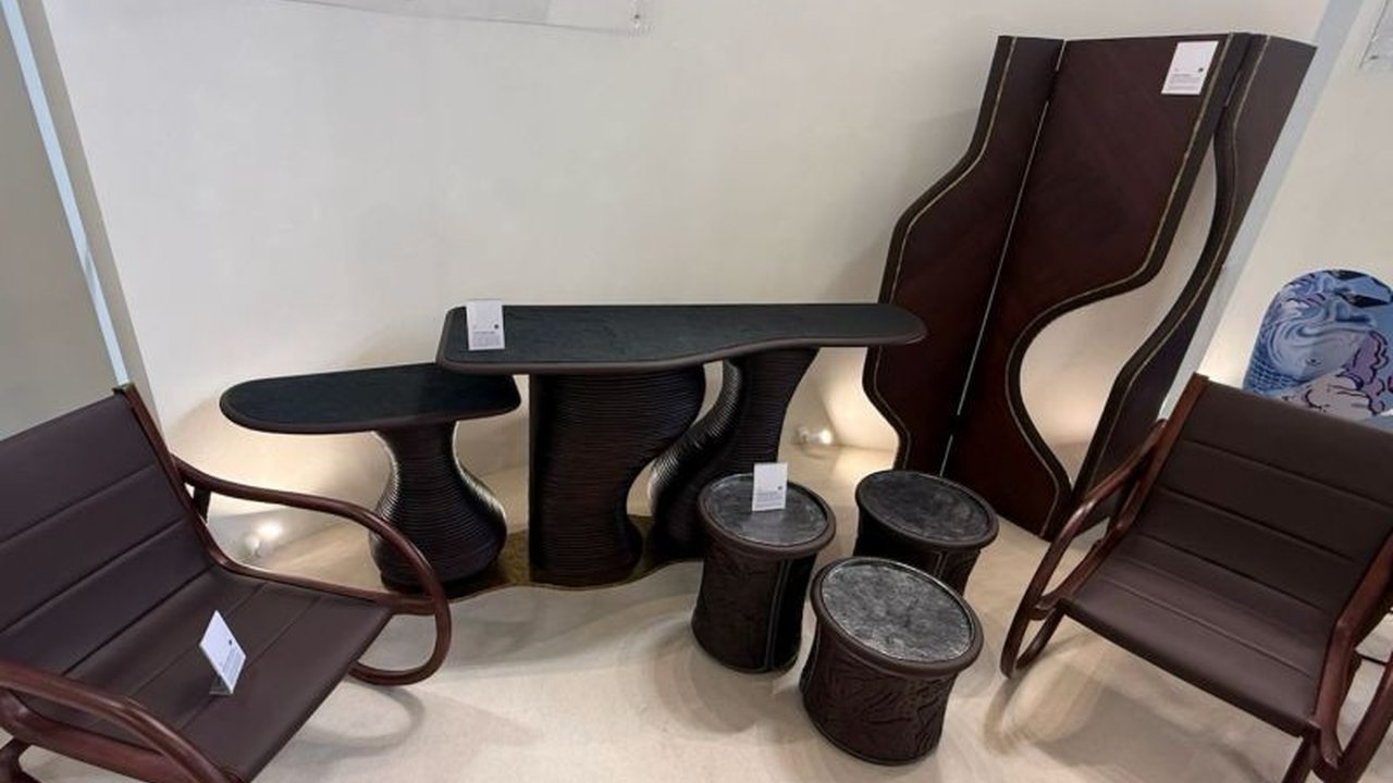 Produk furnitur ramah lingkungan Indonesia berhasil meraih potensi transaksi sebesar Rp9,8 miliar di Paris, menunjukkan minat pasar Eropa yang tinggi dan memperkuat posisi global.