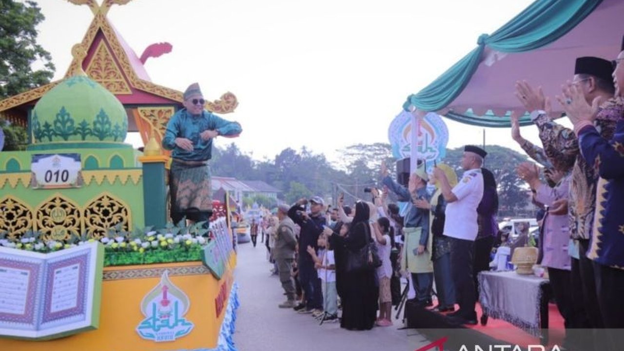 Pawai Ta'aruf STQH Nasional ke-28 di Kendari sukses menarik ribuan warga. Kemenag menegaskan pawai ini bukan sekadar acara, melainkan simbol persatuan dan kerukunan umat yang kuat.