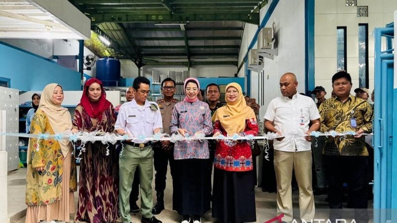 SPPG Jatijajar di Depok diakui sebagai model dapur Makan Bergizi Gratis (MBG) yang inklusif, memberdayakan difabel, dan peduli lingkungan. Penasaran bagaimana inovasi ini bekerja?