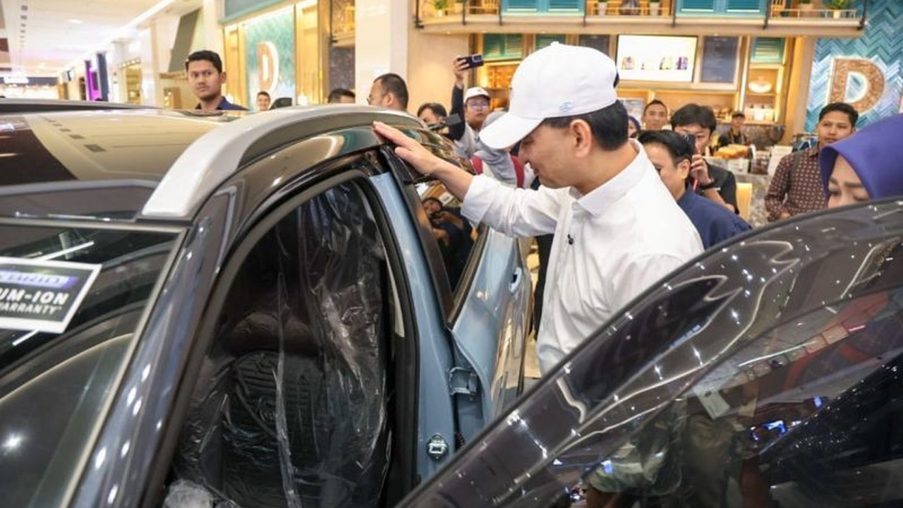 Pameran Otomotif Tangsel Otozone 2025 sukses mendorong penerimaan pajak daerah dan pertumbuhan ekonomi Banten, menjadi bukti kolaborasi pemerintah dan swasta.