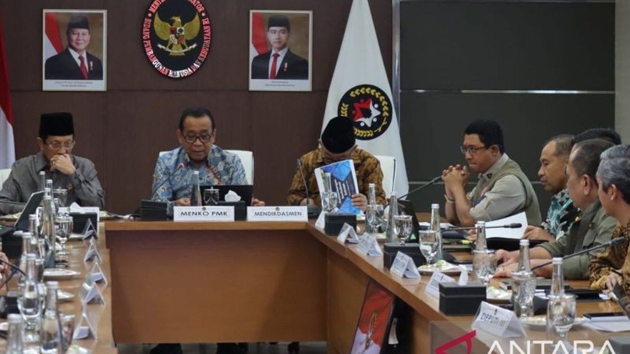 BNPB melaporkan 50 jenazah korban robohnya Pesantren Al Khoziny di Sidoarjo telah teridentifikasi. Namun, tim DVI masih berupaya keras dalam proses identifikasi korban Al Khoziny yang tersisa.
