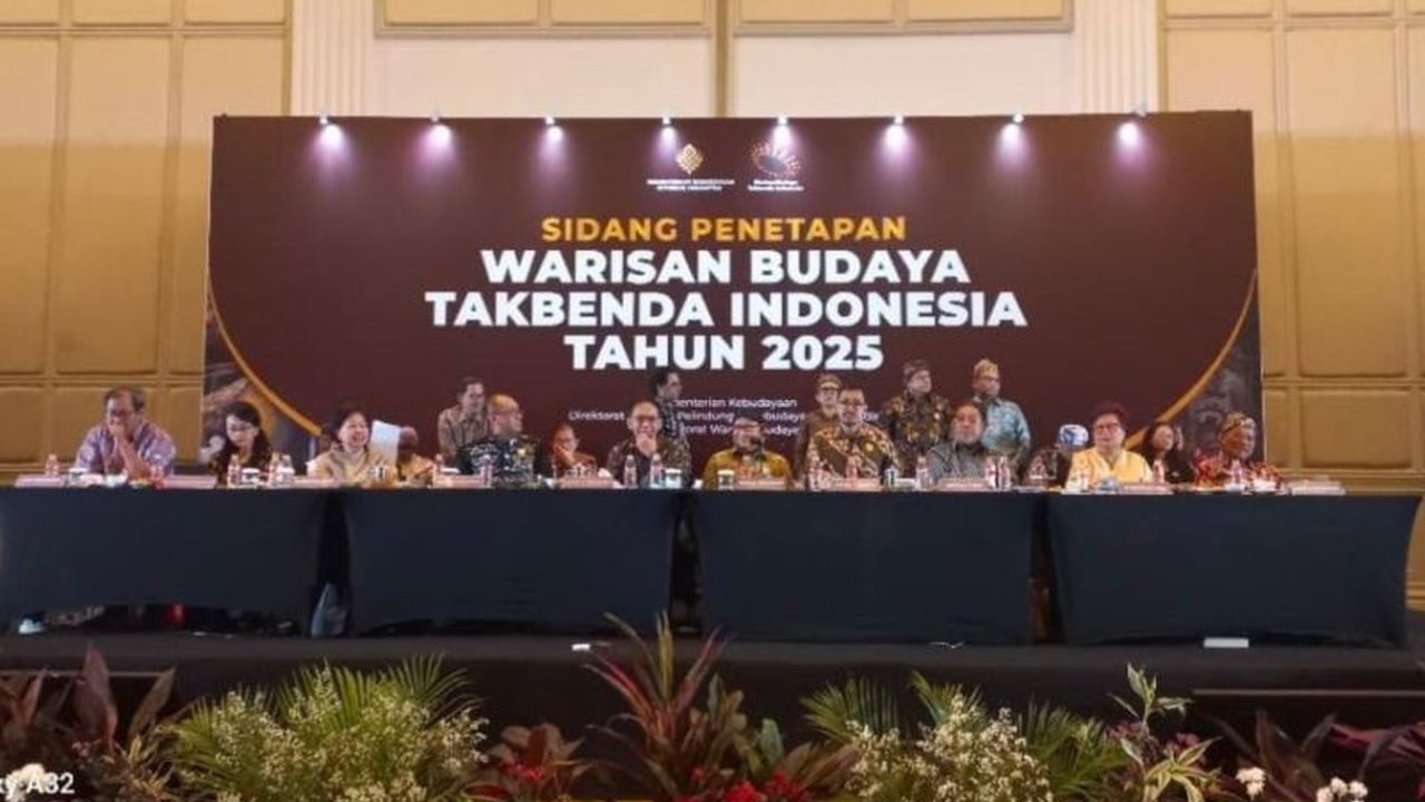 Enam warisan budaya tak benda (WBTb) Jepara berhasil lolos sidang penetapan WBTb Indonesia 2025, menambah daftar kekayaan budaya Jepara menjadi 15. Apa saja keunikan WBTb Jepara ini?