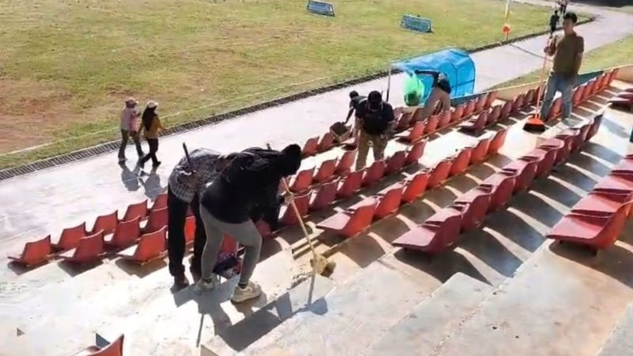 Bapas Palu dan Luwuk melibatkan puluhan klien dalam aksi bersih-bersih lingkungan. Upaya ini perkuat reintegrasi sosial klien pemasyarakatan dan bangun kepercayaan publik.