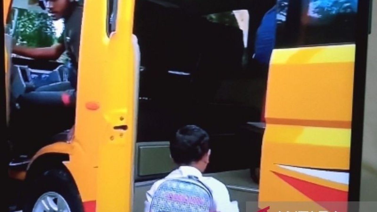 Pemerintah Kabupaten Biak Numfor meluncurkan program Bus Sekolah Gratis Pulau Numfor untuk mendukung pendidikan dan mobilitas siswa, sebuah langkah progresif yang patut diapresiasi.