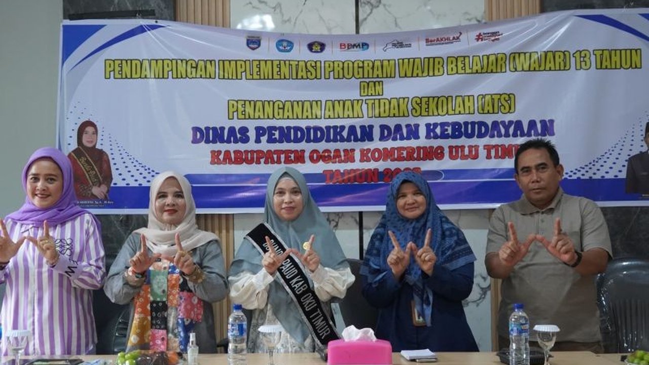 Dinas Pendidikan OKU Timur meluncurkan program Wajib Belajar 13 Tahun, memperluas durasi pendidikan hingga PAUD. Langkah ambisius ini bertujuan mewujudkan generasi emas dan Indonesia Emas 2045.