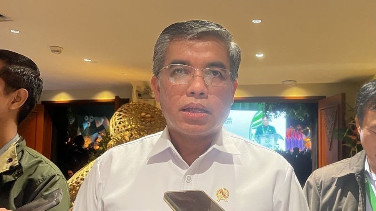 Menaker Yassierli menekankan pemerataan dalam Magang Nasional 2025, baik geografis maupun sektor industri, dengan kuota 20 ribu fresh graduate dan beragam fasilitas menarik.