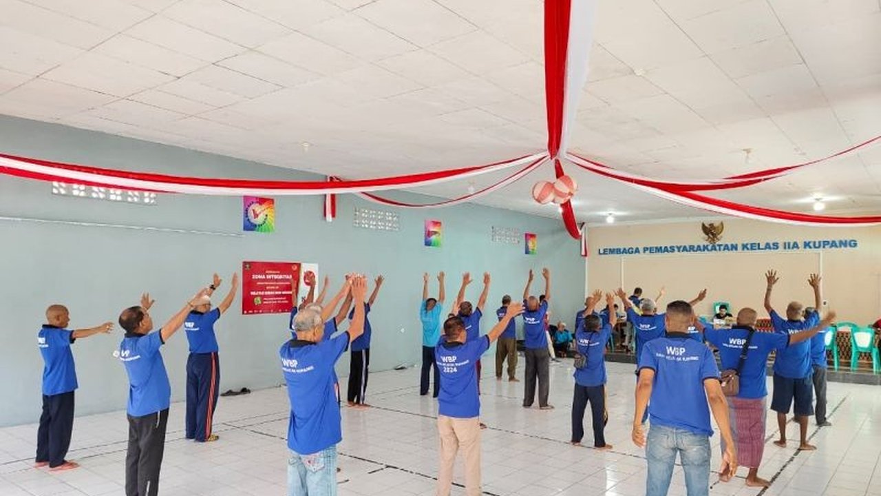 Lapas Kelas IIA Kupang berinovasi memperkuat kesehatan Warga Binaan Pemasyarakatan (WBP) melalui program Posyandu Lansia dan Prolanis, bertujuan deteksi dini dan peningkatan kualitas hidup.