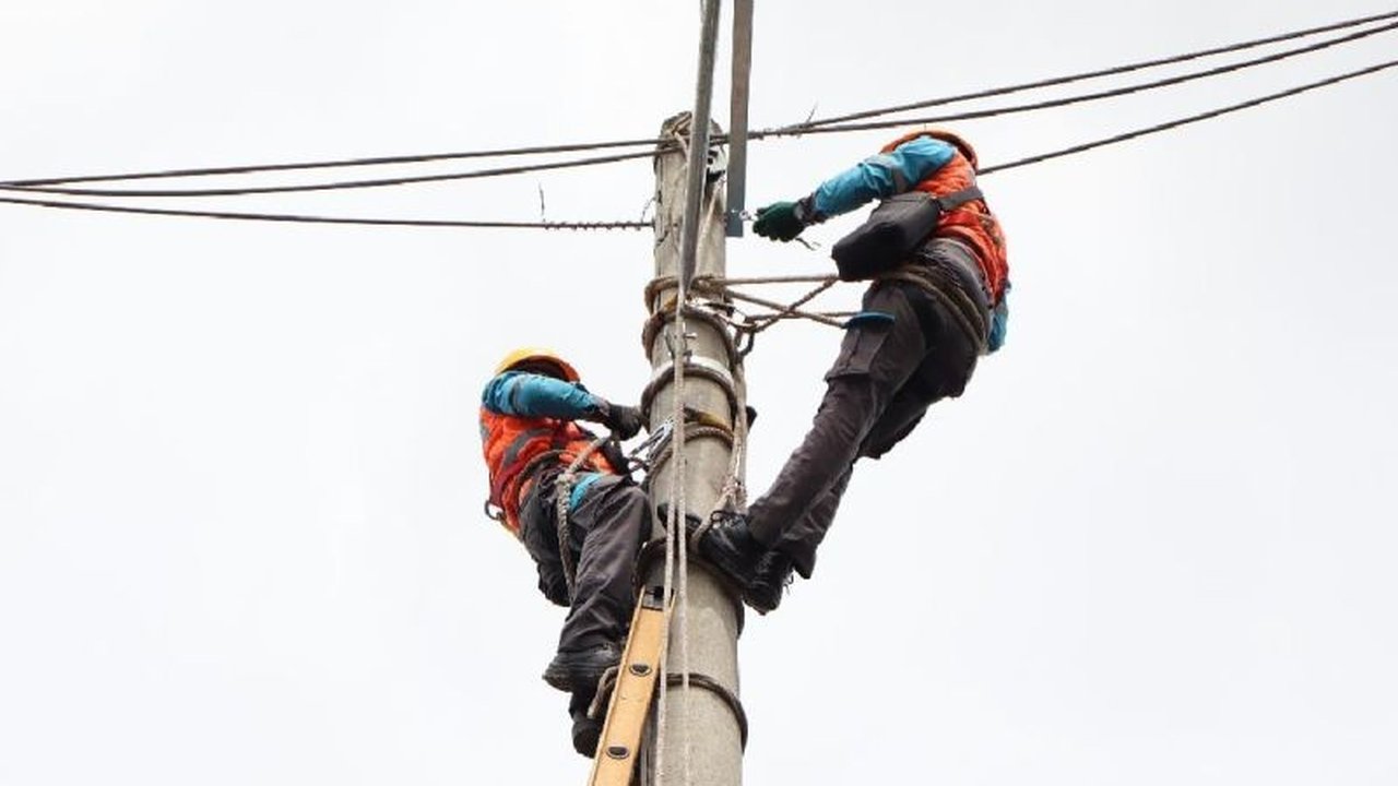 PLN UID Sumatera Utara serius menjaga Keandalan Kelistrikan PLN Sumut. Ratusan petugas di dua wilayah kerja mengikuti upskilling komprehensif. Apa saja yang mereka pelajari untuk menjamin pasokan listrik optimal?