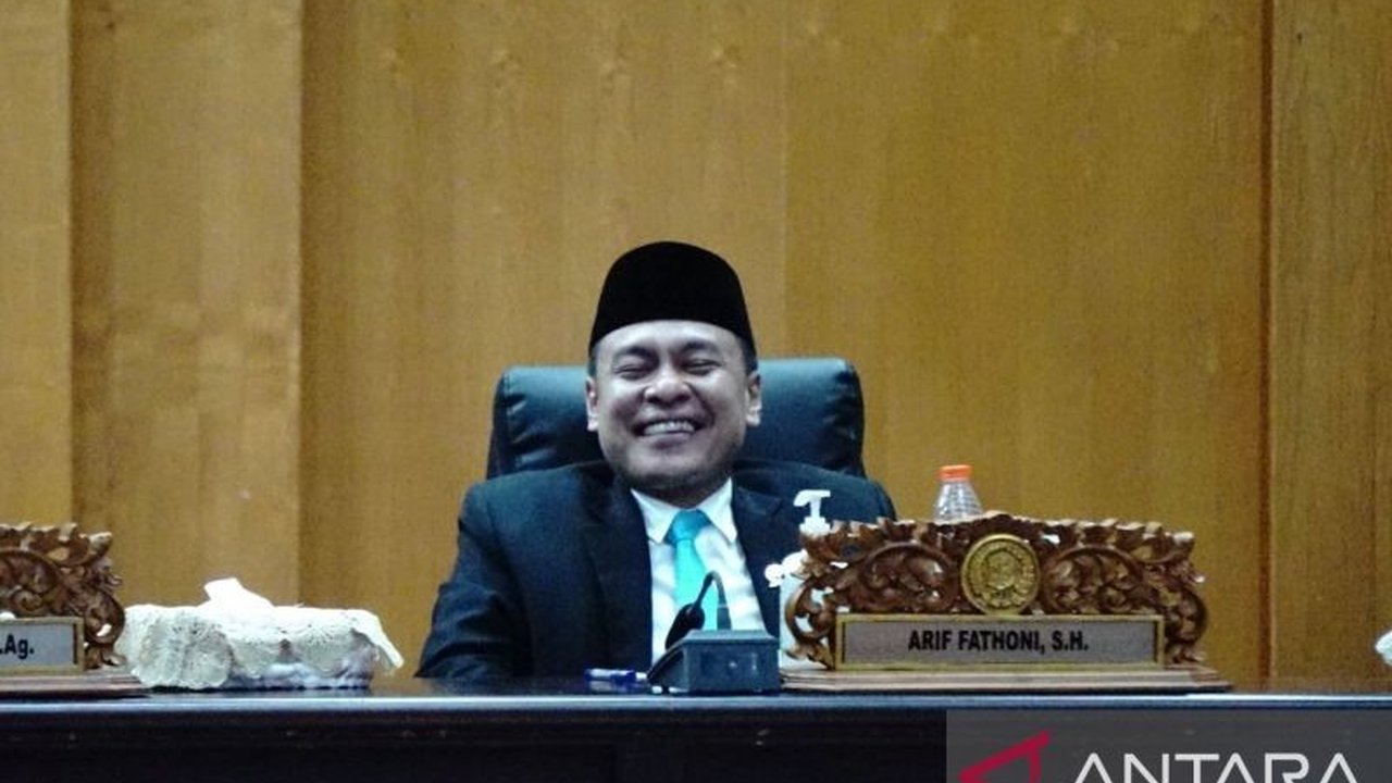 Wakil Ketua DPRD Surabaya Arif Fathoni menegaskan bahwa medsos adalah jembatan akuntabilitas politik, bukan sekadar ruang berbagi. Ia aktif berinteraksi dengan warga di sana.