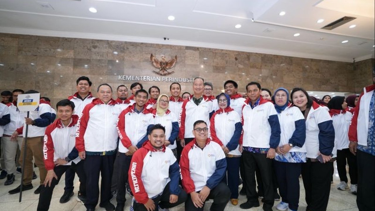 Menteri Perindustrian tekankan ajang Pornas Korpri 2025 bukan hanya soal medali, tetapi juga dorong produktivitas pegawai. Simak bagaimana Kemenperin berprestasi dan rencana ke depan!