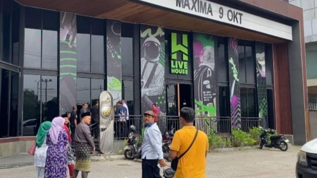 DPM-PTSP Riau resmi mencabut izin bar PT Pekanbaru Sayap Berjaya, pengelola HW Livehouse, setelah ditemukan indikasi pelanggaran di luar perizinan. Apa saja kewajiban yang harus diselesaikan setelah pencabutan izin HW Livehouse?