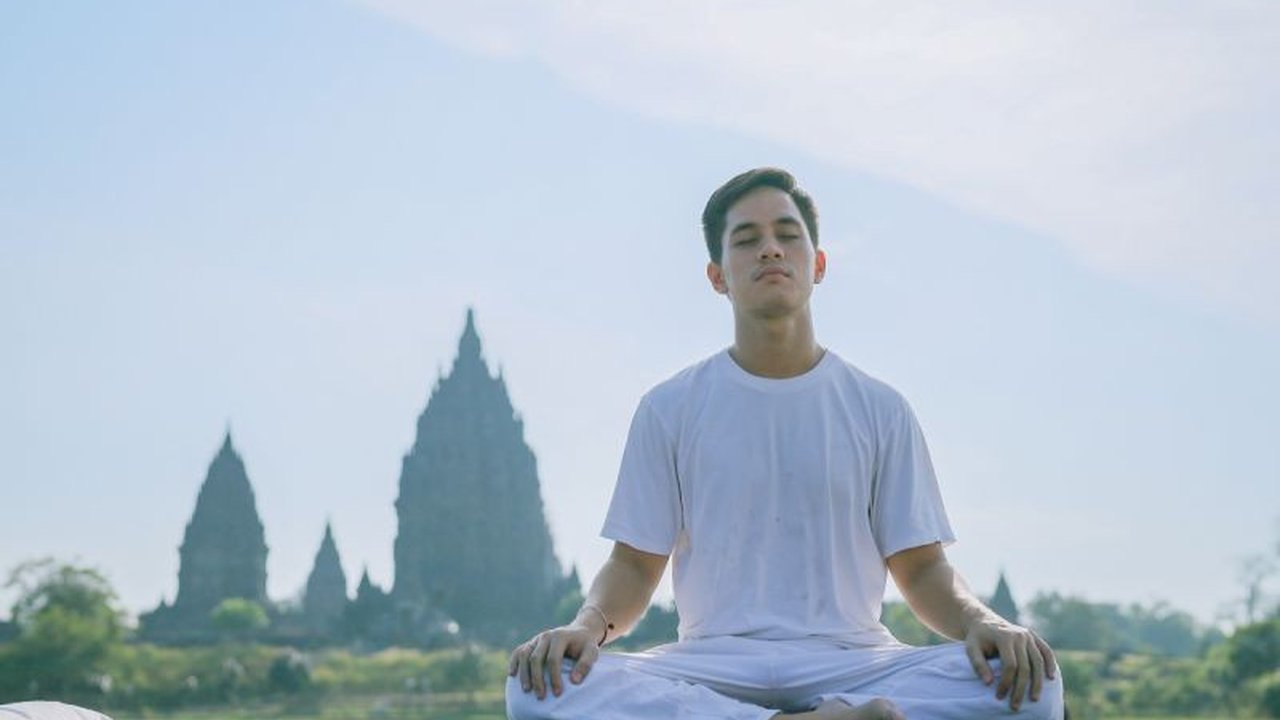 IDM berkolaborasi dengan Isha Foundation menggelar program 'Miracle of Mind' untuk Meditasi Candi Prambanan, gratis bagi 200 peserta. Inisiatif ini mendukung kesehatan mental dan wellness tourism. Penasaran?
