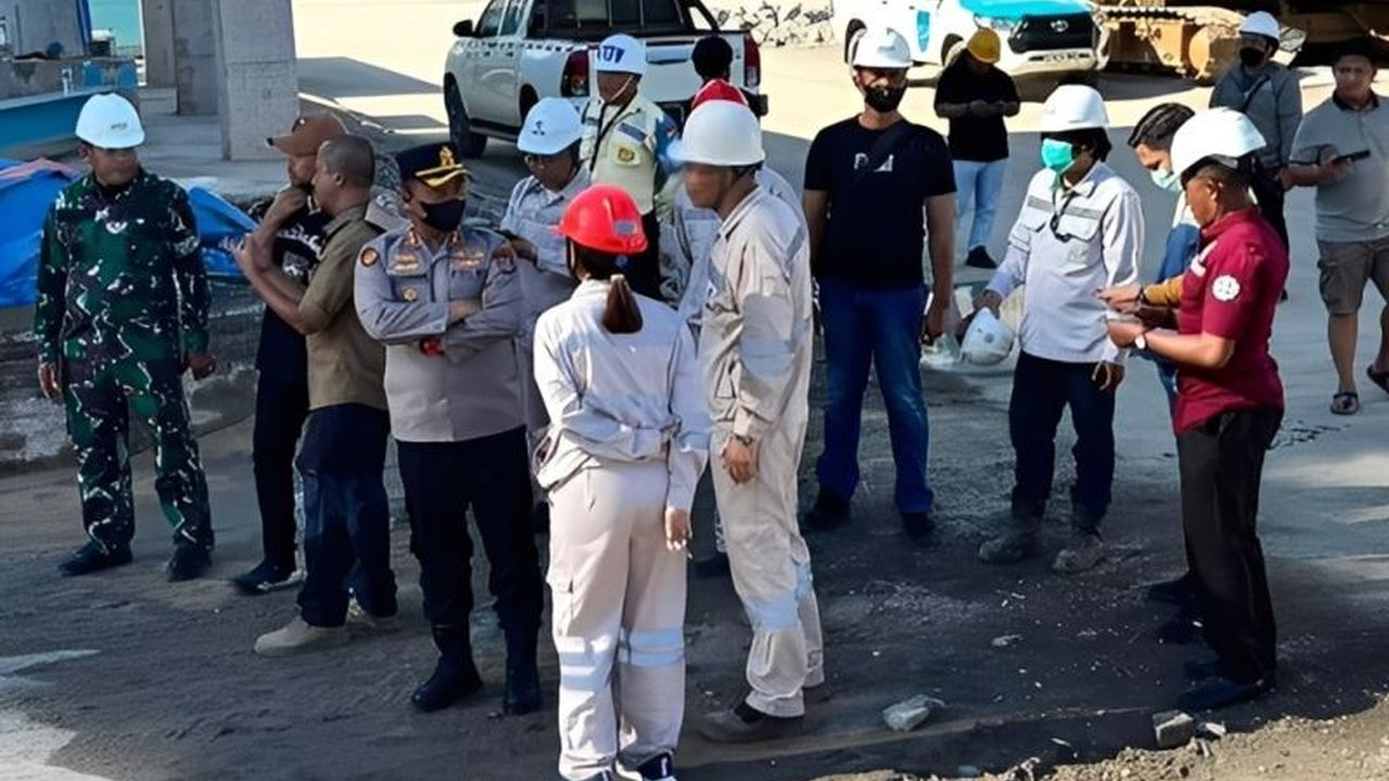 Polres Morowali bergerak cepat melakukan olah TKP kebakaran menara scrubber PT SLNC di kawasan IMIP, menewaskan dua korban luka bakar yang kini dalam kondisi baik. Apa penyebab insiden ini?