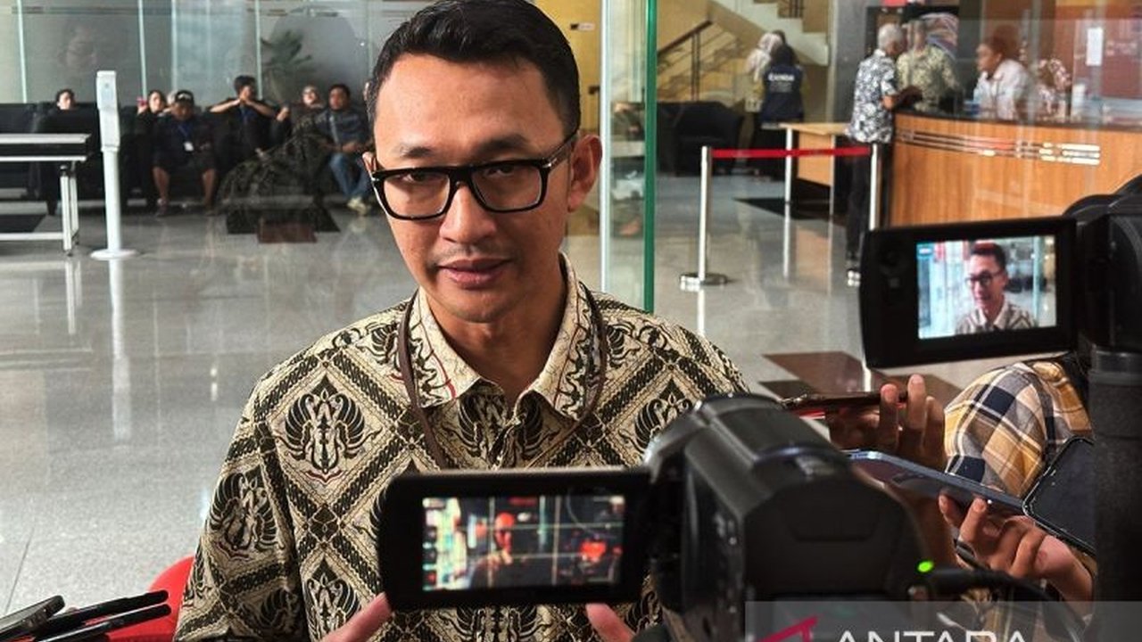 KPK kembali memanggil Kasi Pidsus Kejari Kolaka, Yayan Alfian, sebagai saksi kunci dalam kasus dugaan korupsi pembangunan RSUD Kolaka Timur, akankah terungkap fakta baru?