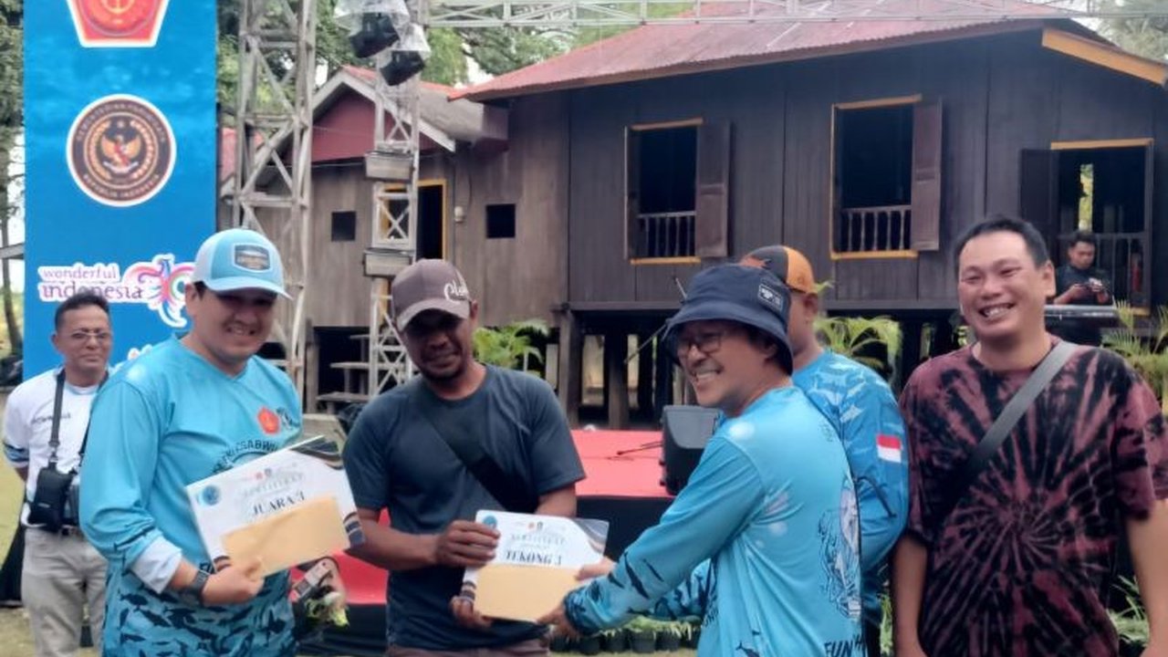 Kepri Fun Fishing 2025 sukses digelar di Bintan, tak hanya adu skill memancing, tapi juga jadi ajang promosi potensi bahari dan pariwisata Kepulauan Riau yang memukau.