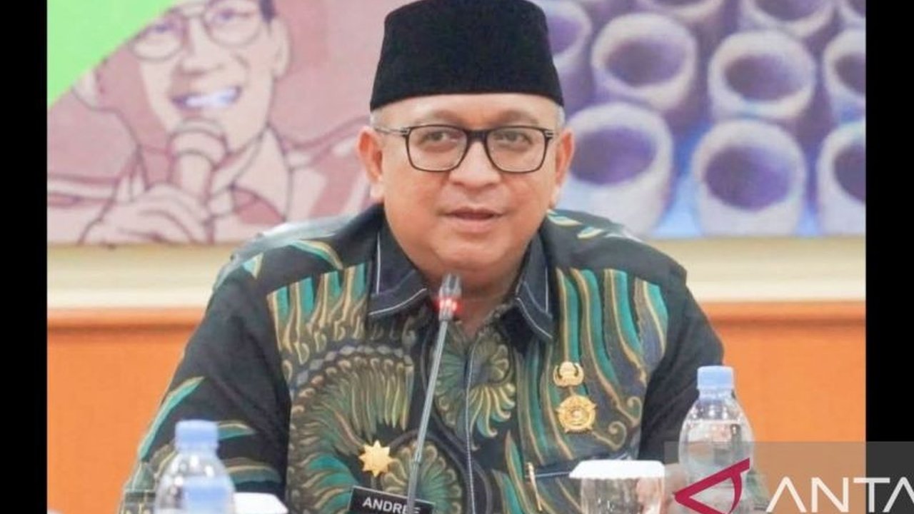 Pemerintah Kota Padang akan melibatkan 200 ribu warganya dalam simulasi gempa tsunami Padang pada 5 November 2025. Persiapan ini penting untuk meningkatkan kesiapsiagaan masyarakat menghadapi bencana.