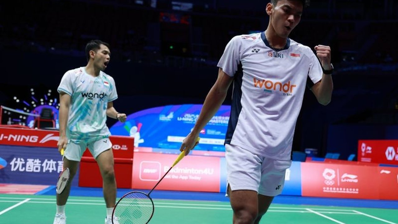 Ganda putra Fajar Alfian/Muhammad Shohibul Fikri berhasil melaju ke semifinal China Masters 2025 setelah menumbangkan wakil Malaysia. Mereka menjadi satu-satunya harapan Indonesia.