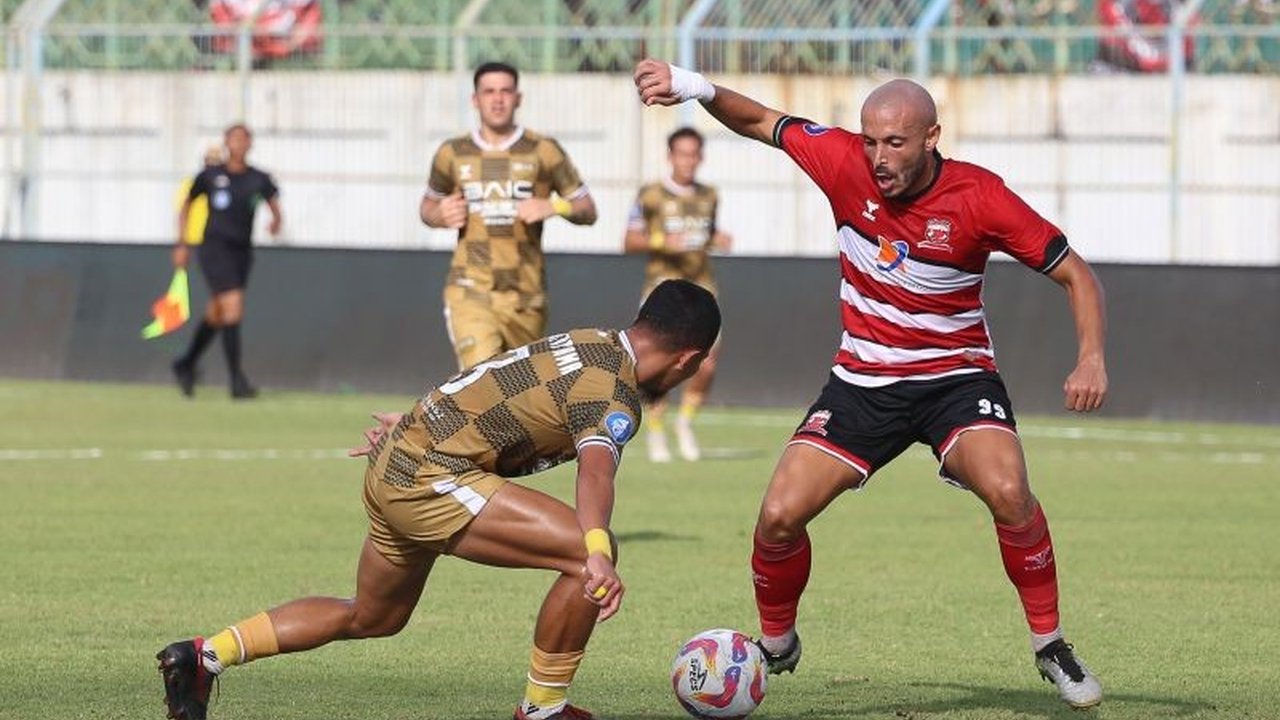 Bek Novan Setya Sasongko tegaskan Madura United percaya diri hadapi Dewa United di BRI Super League, meski pernah kalah telak. Akankah rekor pertemuan jadi motivasi?