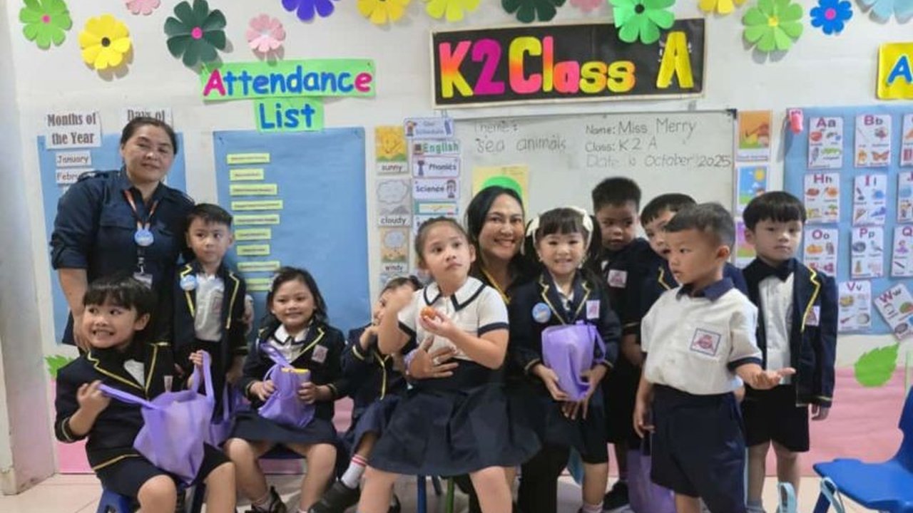 Bunda PAUD Sulut Anik Yulius Selvanus tegaskan pendidikan anak usia dini adalah fondasi karakter. Peran orang tua dan guru krusial bentuk generasi emas.