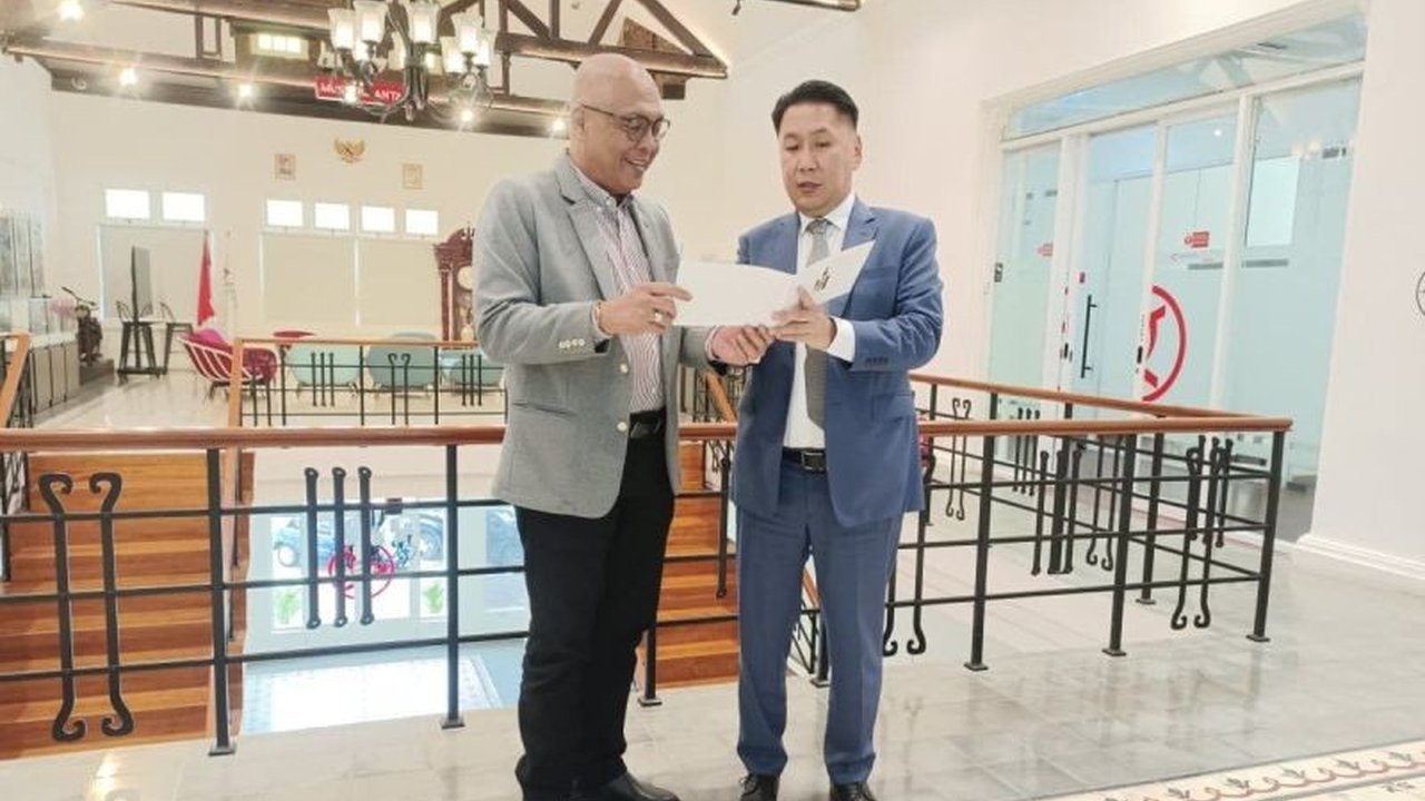 Duta Besar Mongolia untuk Indonesia, Enkhtaivan Dashnyam, mengunjungi ANTARA untuk memperkuat hubungan bilateral. Kunjungan ini membahas potensi kerja sama Mongolia Indonesia di bidang pemberitaan dan menegaskan Indonesia sebagai partner penting.
