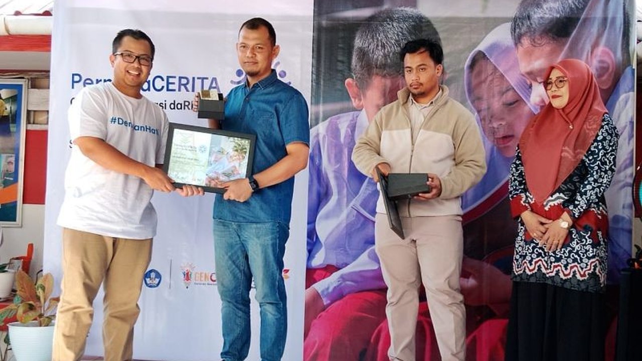 Bupati Pinrang, Andi Irwan Hamid, menerima Muhammad Syafei Award di Temu Pendidik Nusantara (TPN) XII, sebuah pengakuan atas komitmennya dalam memajukan pendidikan. Ingin tahu lebih lanjut?
