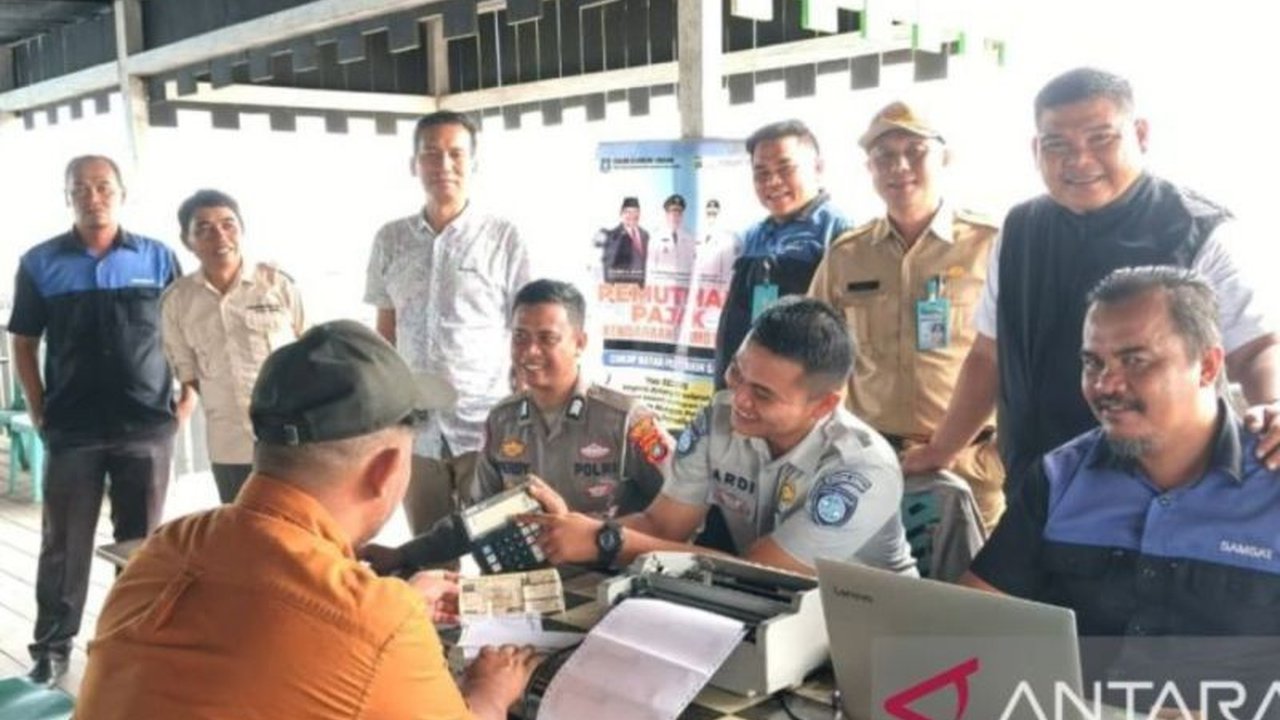 Bakeuda Babel hadirkan inovasi Pembayaran Pajak Pulau Terpencil, mudahkan warga di daerah sulit terjangkau. Program ini hemat biaya dan waktu, terutama saat pemutihan pajak, membuat pembaca penasaran.