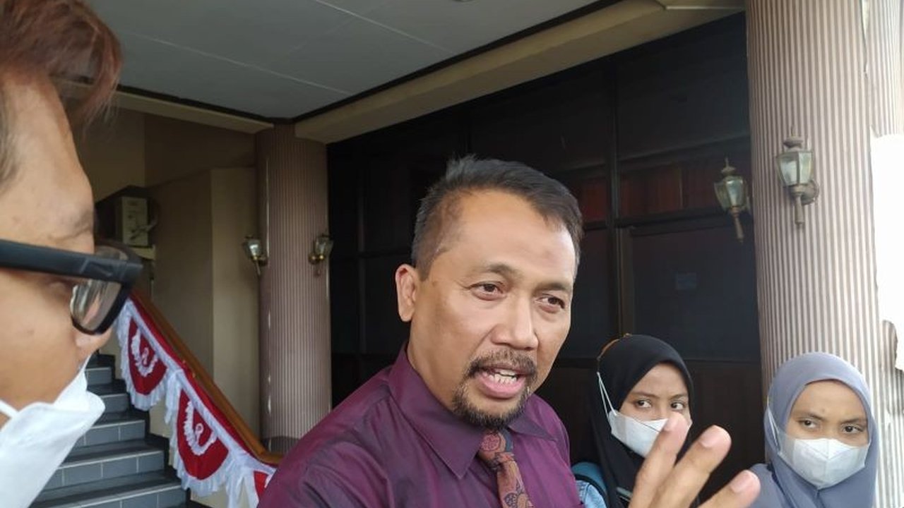 Pemerintah Kabupaten Ponorogo memastikan pembayaran gaji ASN Ponorogo tidak terdampak pemotongan TKD pusat sebesar Rp243 miliar. Bagaimana strategi Pemkab menjaga stabilitas keuangan daerah?