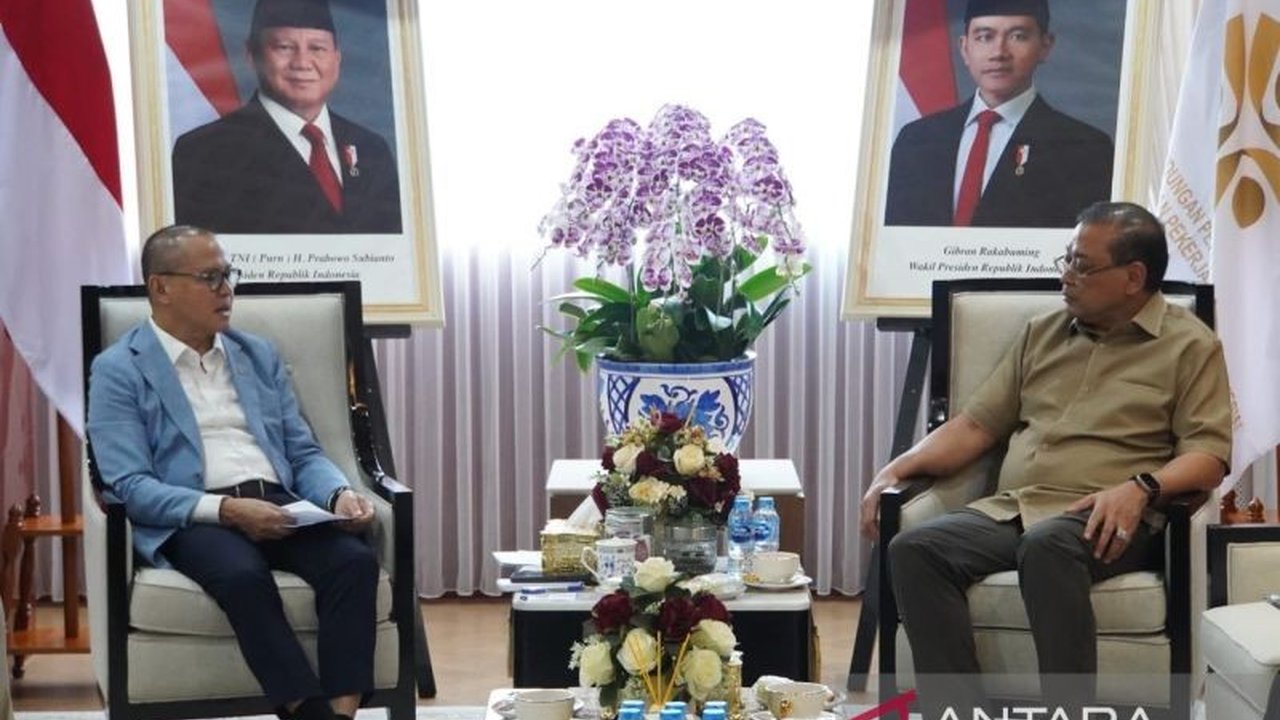 Menteri Mukhtarudin tegaskan komitmen KemenP2MI perkuat keterbukaan informasi PMI, memastikan akses data mudah bagi pekerja migran. Cari tahu bagaimana ini akan membantu Anda!
