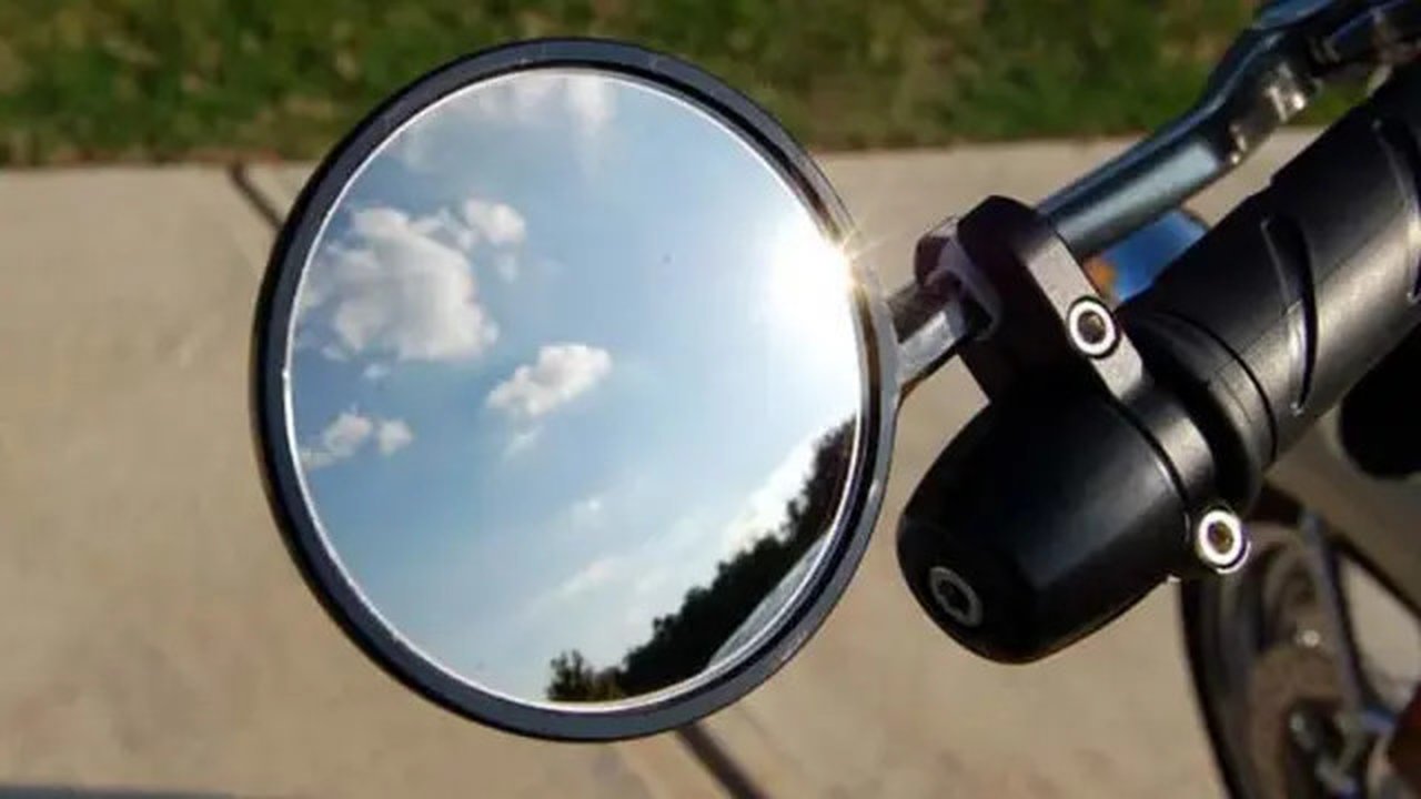Ilustrasi kaca spion.