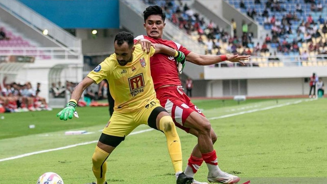 Pelatih Persis Solo, Peter de Roo, telah menyiapkan strategi Persis Solo hadapi Malut United di BRI Super League, meski dihadapkan pada badai cedera pemain kunci. Akankah Laskar Sambernyawa bangkit dari zona degradasi?