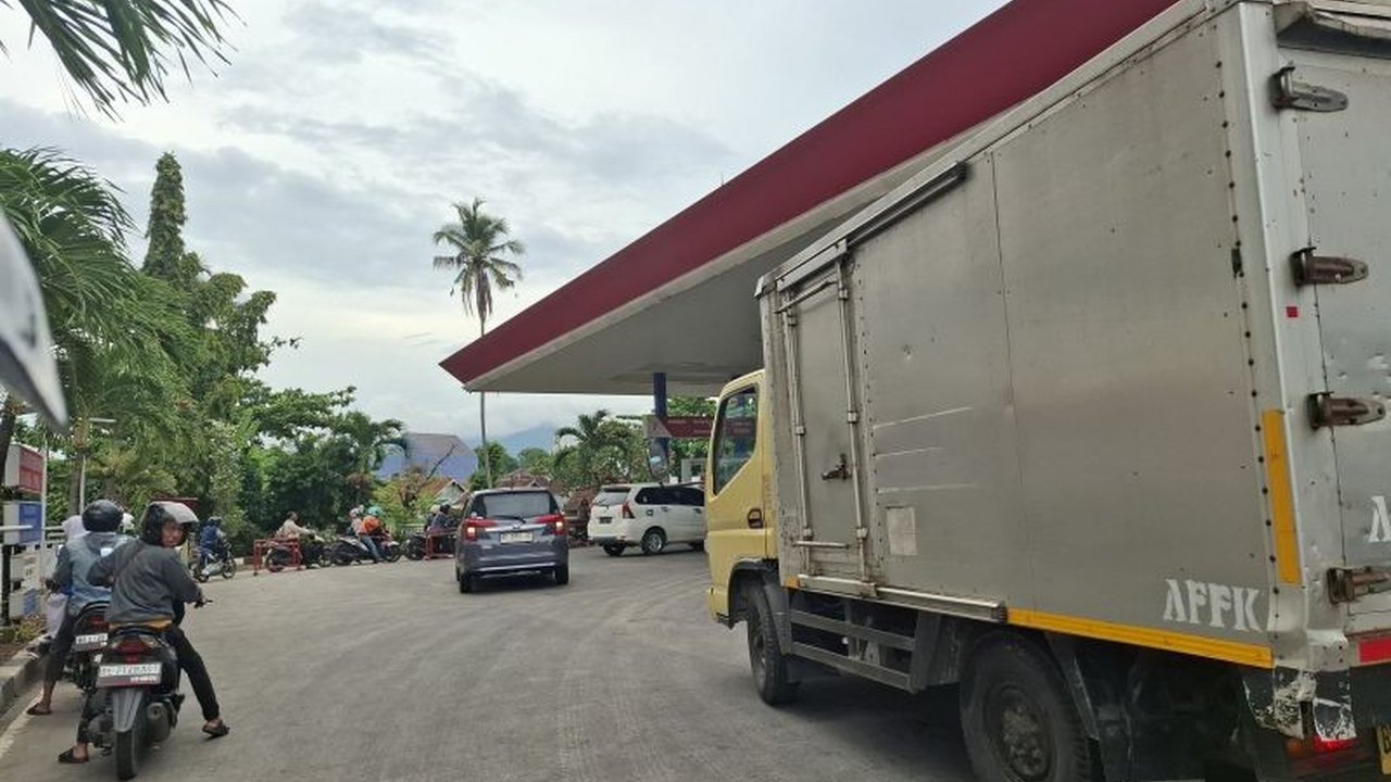 Pemprov Lampung memastikan pasokan BBM di SPBU tetap terpenuhi, menepis isu kelangkaan. Koordinasi intensif dengan Pertamina dilakukan untuk menjaga ketersediaan pasokan BBM Lampung.