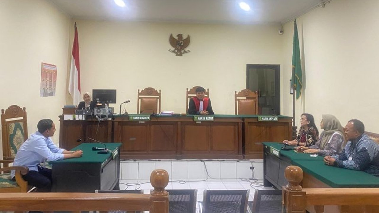 Pengadilan Negeri Semarang menolak gugatan praperadilan ganja Semarang yang diajukan tersangka pemilik 1 kg ganja, memastikan proses hukum berlanjut. Apa alasannya?