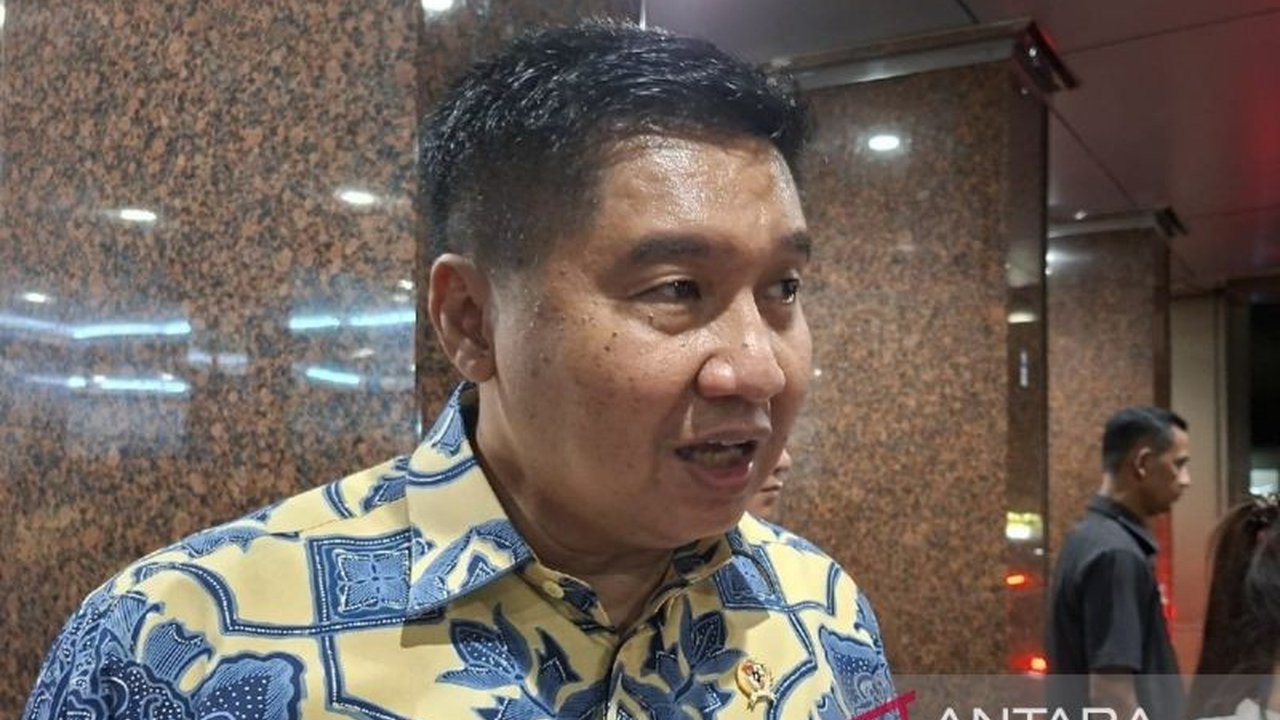 Menteri PKP Maruarar Sirait mengumumkan kabar gembira: bunga rumah subsidi FLPP dipastikan tidak naik, tetap 5 persen. Kebijakan ini menegaskan komitmen pemerintah dalam membantu masyarakat berpenghasilan rendah memiliki hunian layak.